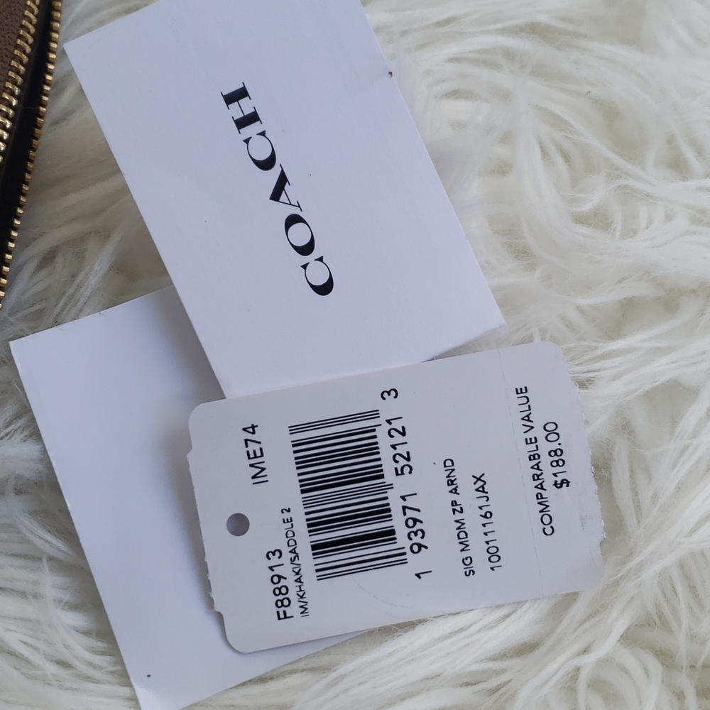 Coach Medium Id Zip Wallet In Signature Canvas. - Picture 5 of 6